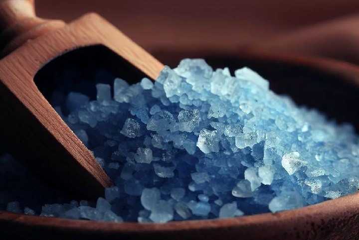 تصویر 1 از نمک آبی هیمالیا با بلورهای درشت و طعم نایاب